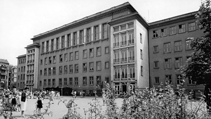 Günter bekommt ein Angebot, Ungarischer Volksaufstand